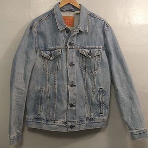 Levi's Denim Jacket in Light Stonewash size L